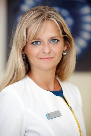 Dr. Árvay Anita A SASSZEMKLINIKA FŐORVOSA Dr. Árvay Anita A SASSZEMKLINIKA FŐORVOSA